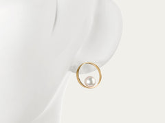Gold Earrings with Akoya Pearl