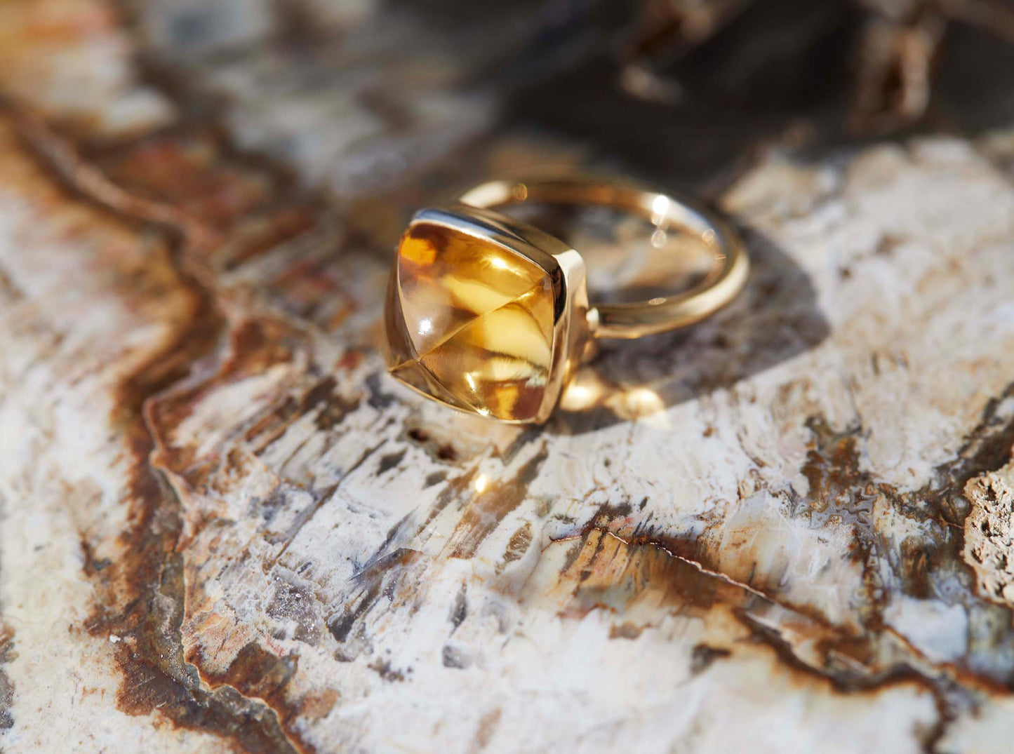 SUGARLOAF Cut Ring - CITRINE 8MM, 18K Gold