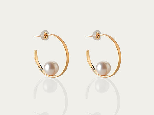 Eclipse Gold hoop earring with Akoya Pearls (pair)