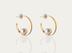 Eclipse Gold hoop earring with Akoya Pearls (pair)